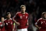 Danske tv-seere sad på plads foran skærmen, da Nicklas Bendtner scorede mod Portugal. Arkivfoto. 