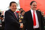 Hugo Chavez og Oliver Stone ankom sammen til visningen af 'South of the Border'. 