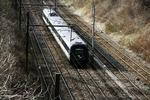 En ny jernbane over Køge vil give flere tog til tiden sammenlignet med en udbygning af den eksisterende strækning over Roskilde og Høje-Taastrup. 
