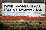 Tjek.dk har fået henvendelser fra utilfredse borgere, der ikke mener, at københavnerne har fået en ny svømmehal, sådan som skiltet her siger. Men at det er elitesvømmerne, de 225 millioner kroner er gået til. 