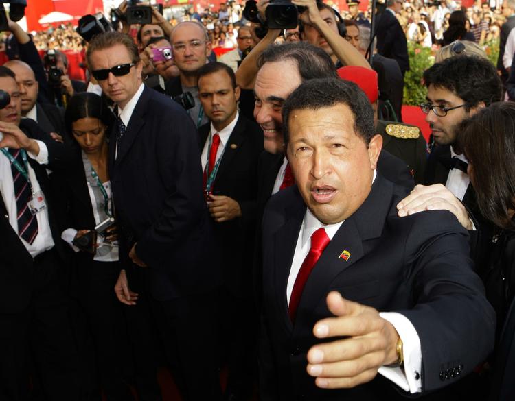Sikkerheden var enorm, da Hugo Chavez i går stillede op på den røde løber i Venedig. 