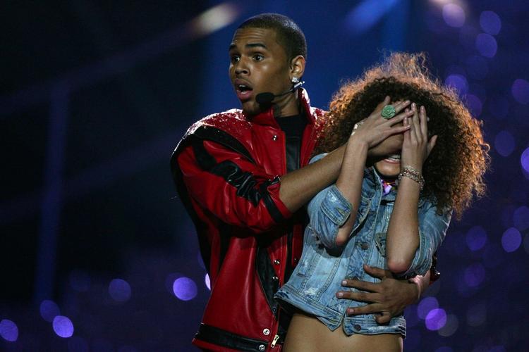 Chris Brown skal ære sit store idol i Wien. Her optræder han med 'Thriller' ved World Music Awards i 2006. Arkivfoto. 