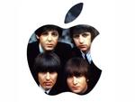 Paul MCCartney siger, at det er pladeselskabet, der har forsinket muligheden for at downloade Beatlessange digitalt. Men nu er der fundet en løsning, siger han. Betyder det, at hele bagkataloget kommer på iTunes i dag? Det er der mange, der tror.Fotocollage - Originalfoto AP/Robert Freeman 