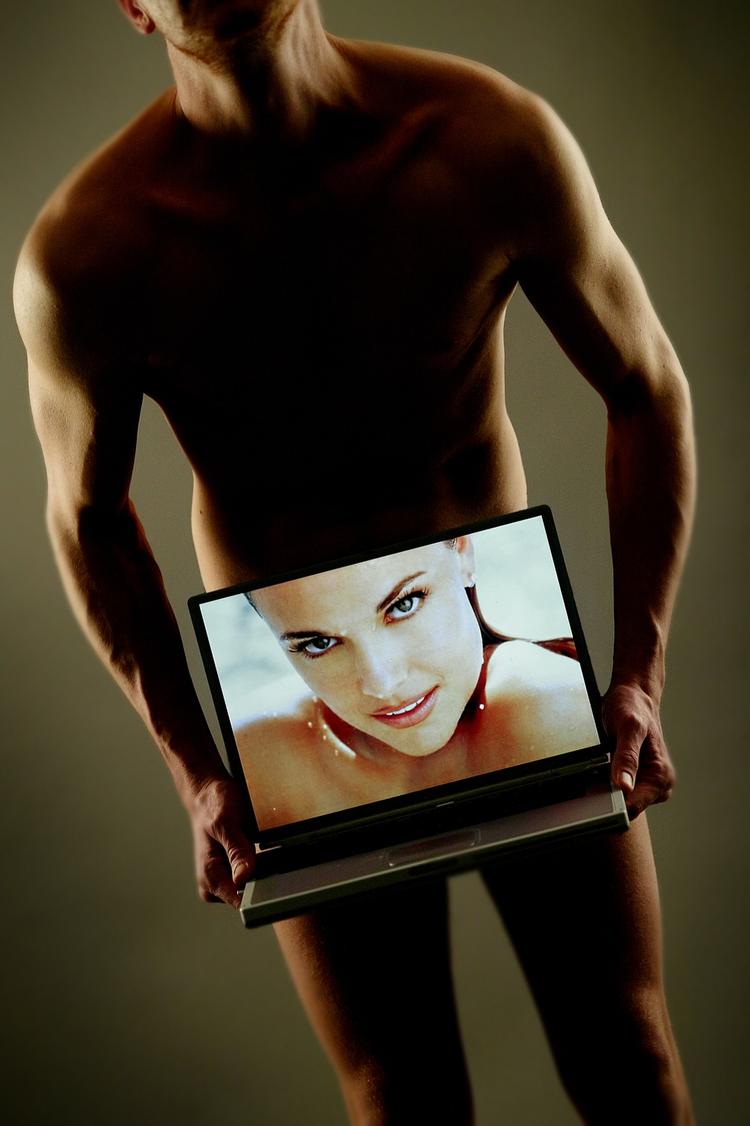 Forskere har kortlagt, hvor meget tid vi rent faktisk bruger på nettets pornosider. Unge under 19 var de mest ivrige brugere - med et forbrug på 20 minutter om måneden. Arkivfoto 