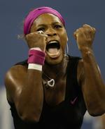 Serena Williams fejrede på velkendt vis sejren over Flavia Penneta ved US Open i New York. 