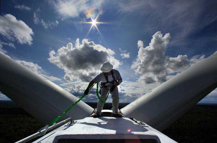 EU foreslår i et endnu ikke offentliggjort udspil at dække 30 procent af udviklingslandenes samlede omkostninger ved klimakampen. Arkivfoto fra vindmøllepark i USA. 