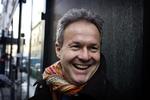 Dan Rachlin vil ikke være voksen, hvis det indebærer at gå i tweedjakke, ryge pibe og høre Bob Dylan. Så hellere blive drillet med at skrive kys med 'ø' på sin blog. 