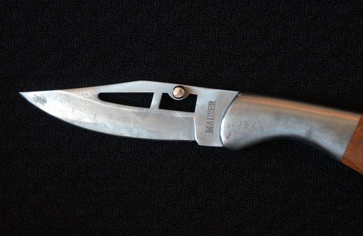 Danish law forbids carrying knives with a blade of over seven centimeters in public. 