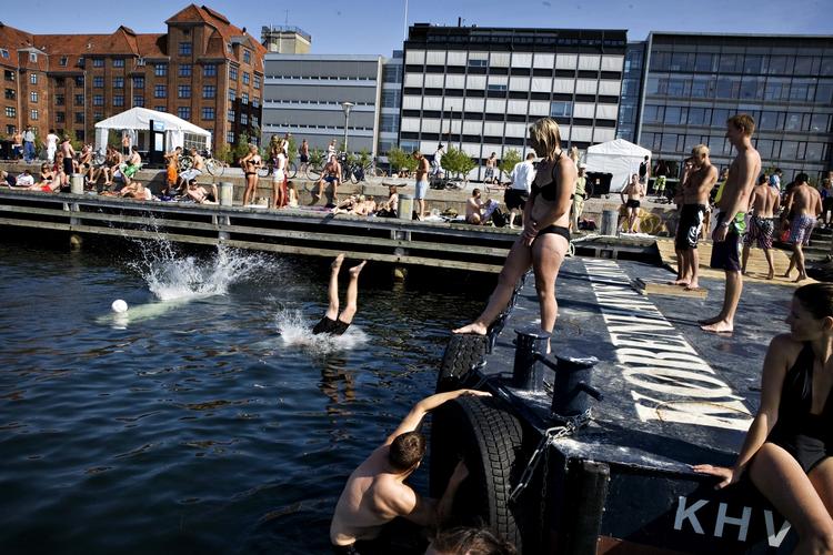 Der er godt gang i den ved Havnebadet om sommeren på Bryggen. 