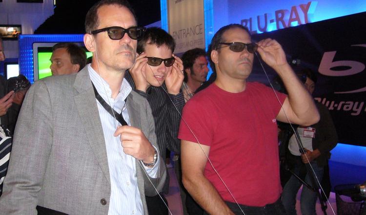 Gæster på IFA-messen ser tv-billeder tredimensionelt. Det kræver stadig specialbriller. 