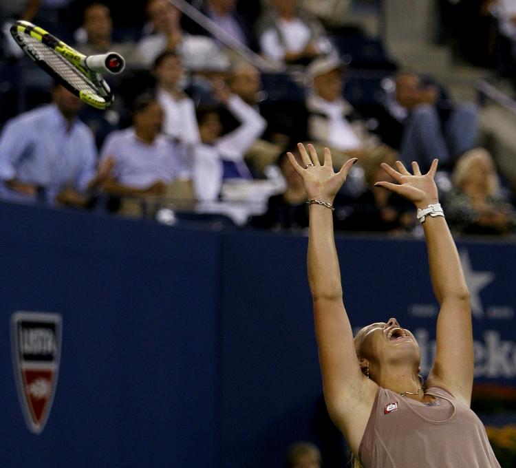 Følg med i om Caroline Wozniacki igen kan løfte armene efter nattens kvartfinale i US Open. 