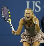 Caroline Wozniacki jubler efter matchbolden i kvartfinalen mod USA's Melanie Oudin. 
