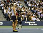Melanie Oudin kigger op mod den nedslående stilling undervejs i kampen med Caroline Wozniacki. 