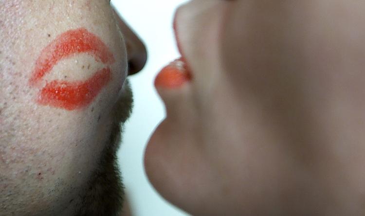 Læbestiften kan indeholde blyrester fra urene farvestoffer. Derfor vil kosmetikgiganten L'Oreal ikke garantere, at der slet ikke er bly i deres stifter. Arkivfoto. 