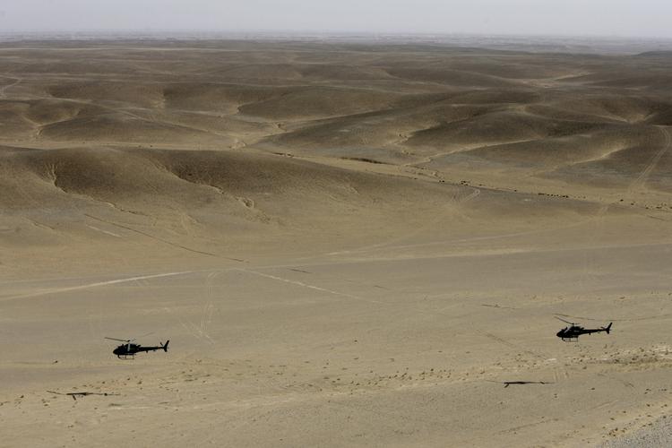 Danske helikoptere i Helmand. En jægersoldat siger nu, at hans korps har været i landet »hele tiden«. Den officielle danske melding er, at elitesoldaterne ikke har opereret i Afghanistan. Arkivfoto. 