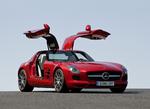 Pas på, første gang, du åbner dørene i din nye Mercedes SLS AMG i et parkeringshus. De åbner nemlig opad. 