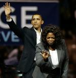 Oprah Winfrey og Barack Obama har før stået sammen om en fælles sag - her i Obamas valgkamp. Chicago håber, at det kendte makkerpar kan være med til at sende OL i 2016 til byen. Arkivfoto. 