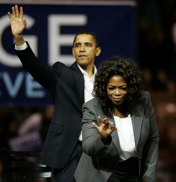 Oprah Winfrey og Barack Obama har før stået sammen om en fælles sag - her i Obamas valgkamp. Chicago håber, at det kendte makkerpar kan være med til at sende OL i 2016 til byen. Arkivfoto. 