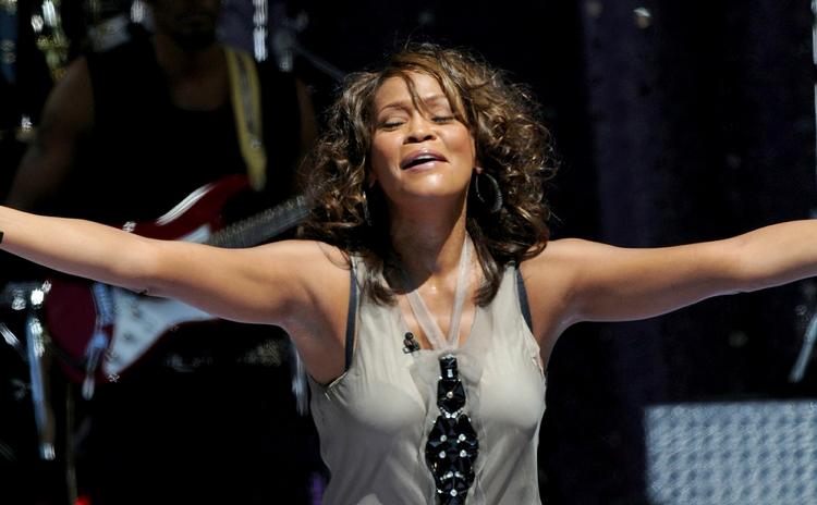 Whitney Houston optræder her ved et promoveringsshow i New York for et par dage siden i forbindelse med udsendelsen af hendes comeback 'I Look to You'. 