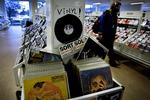 Vinyl bliver det ikke til, men iTunes vil give brugerne følelsen af de gamle LP'er med tekster, fotos og andet tilbehør. 
