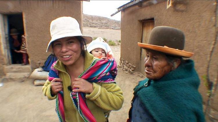Sonia rejser fra forældrenes  bjerglandsby - og fra sit barn - ind til La Paz. 