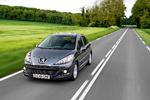 De ydre ændringer på den nye version af Peugeot 207 er minimale. Nok så væsentligt er det, at den 90-hestes dieselmotor nu har fået partikelfilter. Foto: Peugeot 