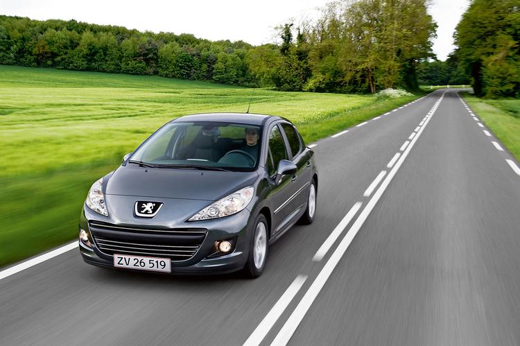 De ydre ændringer på den nye version af Peugeot 207 er minimale. Nok så væsentligt er det, at den 90-hestes dieselmotor nu har fået partikelfilter. Foto: Peugeot 
