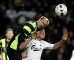 OB endte øverst i den seneste kamp mod FC København. I denne kamp i Parken i marts i år vandt Ailton Almeida og FCK dog 2-1 over Atle Roar Åland og OB. Arkivfoto. 