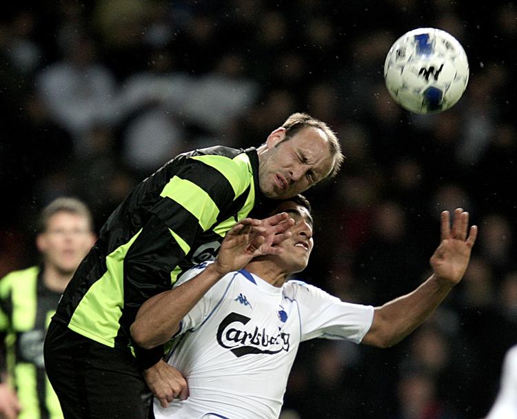 OB endte øverst i den seneste kamp mod FC København. I denne kamp i Parken i marts i år vandt Ailton Almeida og FCK dog 2-1 over Atle Roar Åland og OB. Arkivfoto. 