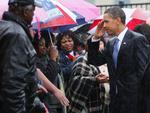 Præsident Barack Obama deltog i mindehøjtidligheden ved Pentagon. Her hilser han på pårørende til de 184 medarbejdere, der blev dræbt under terrorangrebet 11. september 2001. 