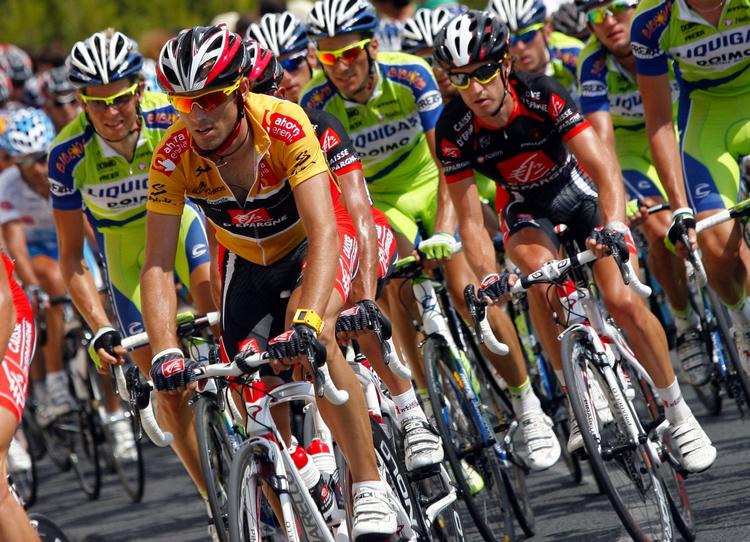 Alejandro Valverde har stadig den gule førertrøje. Arkivfoto. 