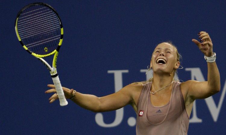 Kiksede matchbolde ved 5-4 og 6-5 i tredje sæt slog ikke Caroline Wozniacki ud, og i tiebreakeren afgjorde hus kampen mod Svetlana Kusnetsova til sin egen store glæde. 