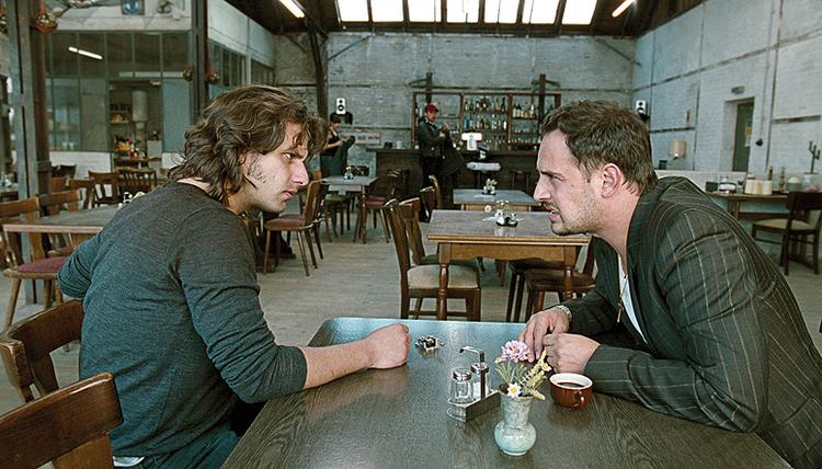 Tyske Fatih Akin har  instrueret en hyldest til Hamburg med udgangspunkt i en improviseret restaurant. Foto: Coraz International 