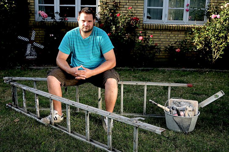 30-årige Uffe Eghave fra Hvalsø ved Roskilde måtte låne penge af sit fagforbund, da hans arbejdsgiver gik konkurs. Lønmodtagernes Garantifond kunne nemlig ikke betale til tiden. 