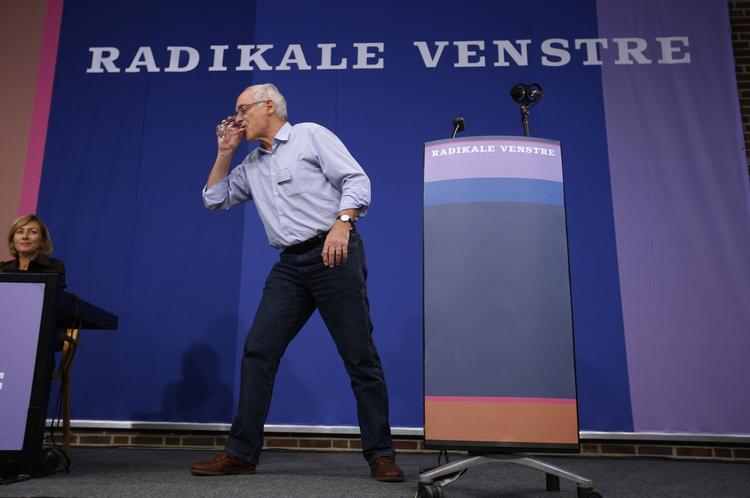 »Vi har sagt, og vi mener stadig, at hvis flertallet bag regeringen forsvinder, så vil vi pege på Socialdemokraternes leder«, siger Søren Bald. 