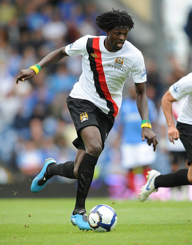 Manchester Citys nyindkøbte Emmanuel Adebayor kom på måltavlen i sin nye klub. 