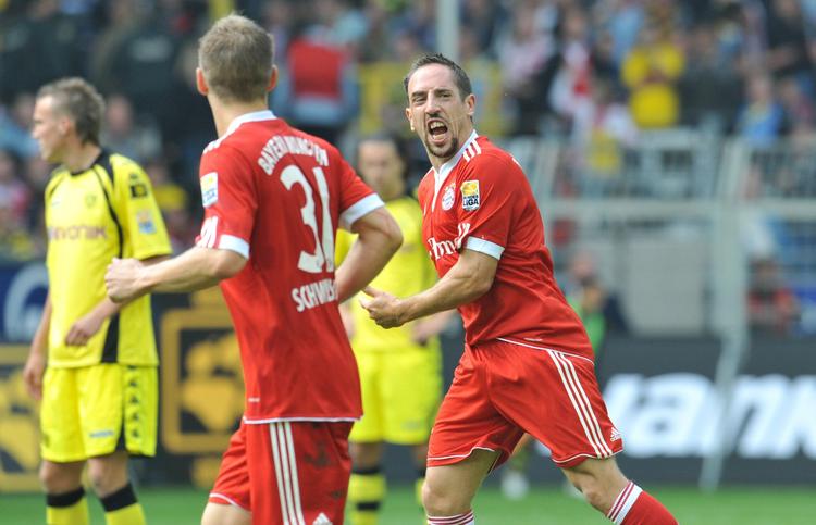 Bayern Münchens Franck Ribery kom på måltavlen, da hans klub gav Borussia Dortmund en øretæve på 5-1. 