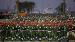 Forleden fejrede Moammar Gaddafi sit 40 års jubilæum som leder af Libyen. Festlighederne indbefattede også en militær parade. Nu viser det sig, at nogle af specialstyrkerne bliver trænet af briter. 