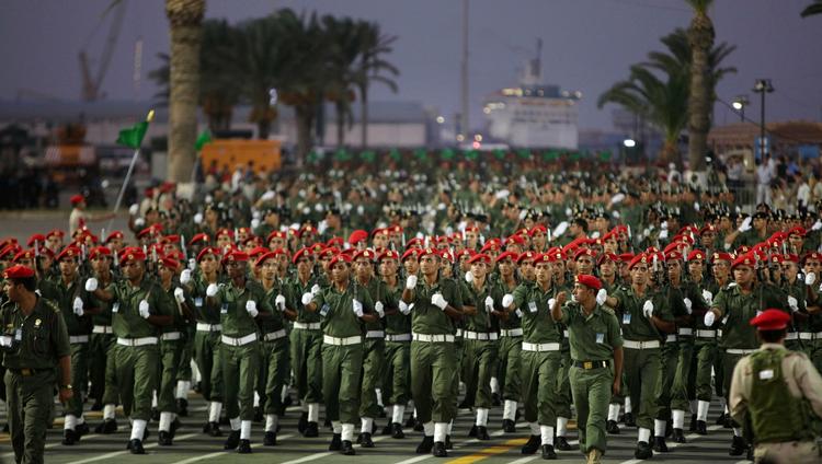 Forleden fejrede Moammar Gaddafi sit 40 års jubilæum som leder af Libyen. Festlighederne indbefattede også en militær parade. Nu viser det sig, at nogle af specialstyrkerne bliver trænet af briter. 