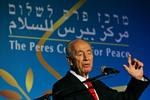 Shimon Peres har vundet Nobels Fredspris og taler her ved Peres Center for Peace, som han selv har grundlagt. 