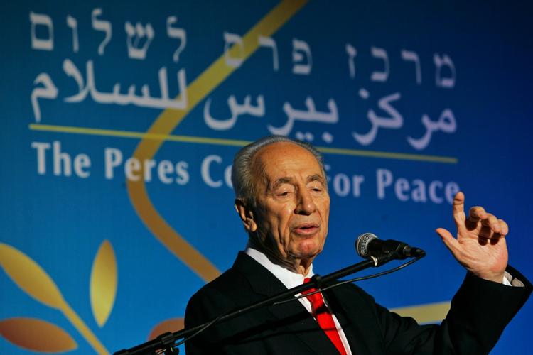 Shimon Peres har vundet Nobels Fredspris og taler her ved Peres Center for Peace, som han selv har grundlagt. 