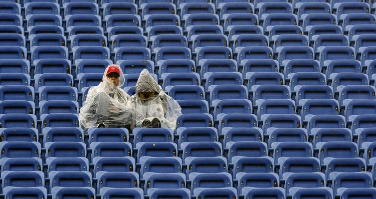 Store mængder af regn har gjort det hårdt at være amerikansk tennisfan. 