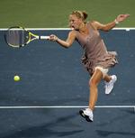 Caroline Wozniacki er i sin første grand slam-finale, hvor hun skal møde belgiske Kim Clijsters. 