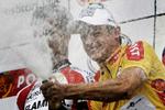 Jacob Fuglsang i en regn af champagne, da han vandt Danmark Rundt. Arkivfoto. 