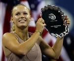 Et sølvfad og en chek på 800.000 dollar, godt fire millioner kroner. Det er udbyttet af Caroline Wozniackis første grand slam-finale. 