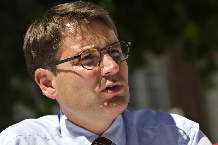 Justitsminister Brian Mikkelsen (K) vil have borgernes bedste ideer til, hvordan bandekrigen kan stoppes. 
