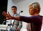 Norges statsminister, Jens Stoltenberg og Fremskridtpartiets leder Siv Jensen under et valgmøde. Fremskridtspartiet har tabt terræn i løbet af valgkampen. 