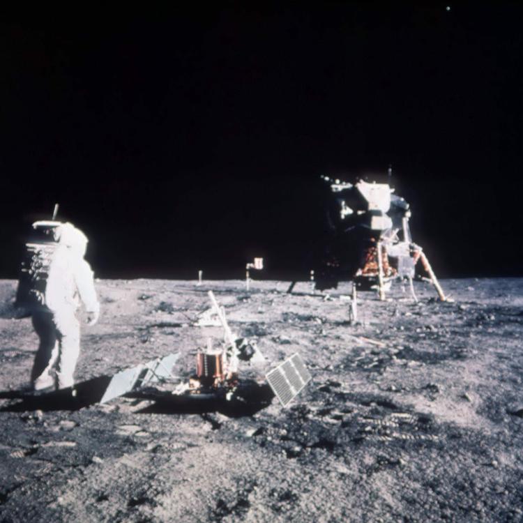 Edwin Aldrin på Månen foran Apollo 11's landingsfartøj den 20. juli 1969. Arkivfoto. 