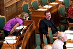 Enhedslisten Per Clausen støtter med pengebidrag den ulovlige gruppe, Støttekomiteen for Skjulte Flygtninge. 