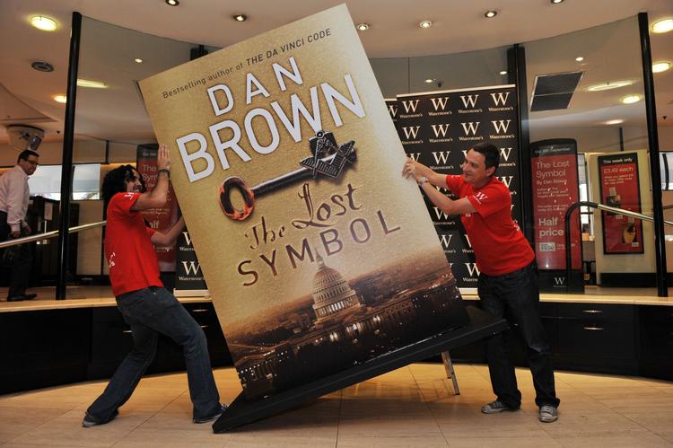 Der er allerede udbrudt priskrig på Dan Browns nye roman, der først udkommer 16. november på dansk. 